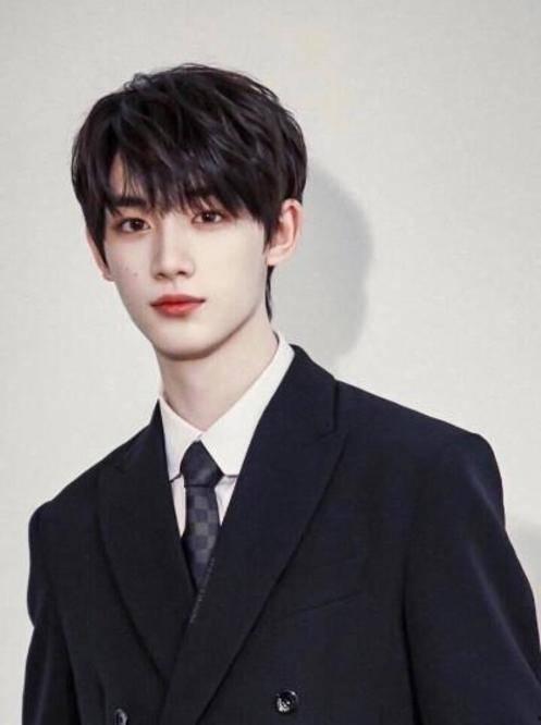 工作人员爆料丁程鑫视频,工作人员爆料背后的故事 第1张 工作人员爆料丁程鑫视频,工作人员爆料背后的故事 第1张